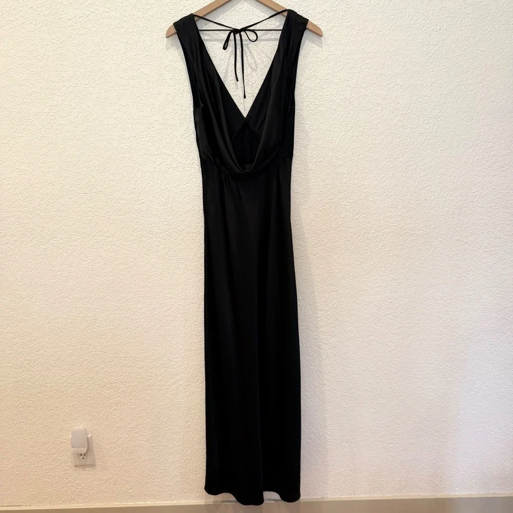 Abercrombie & Fitch Black‎ Satin Cowl Back Maxi Dress V-Neck Size MT Romantic